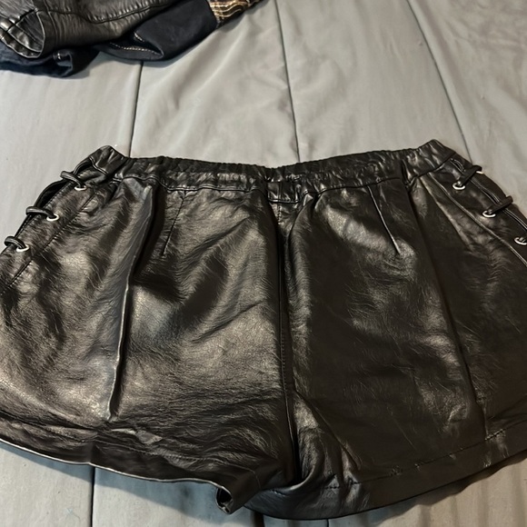 Faux leather, mini skirt, size medium. In great shape from forever 21. - Picture 4 of 4